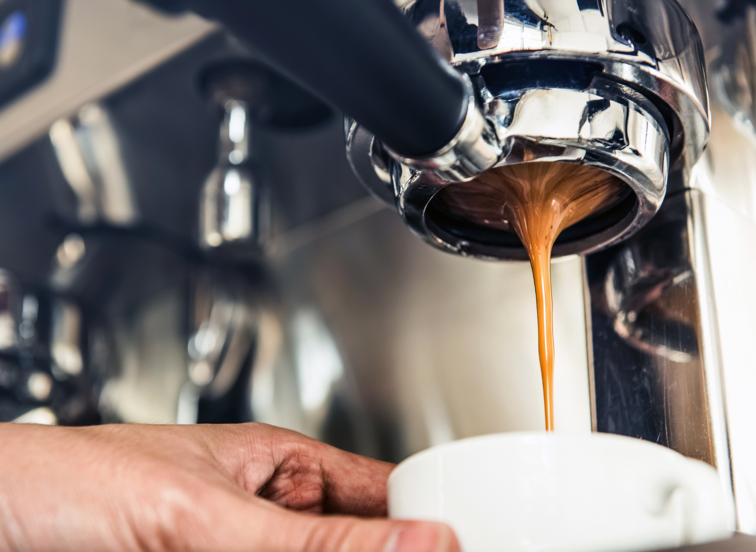 espresso being made in manuel espresso machine